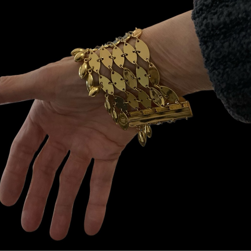 Pierre Lang Gold Toned Bracelet Metal Fringe Beads Quatrefoil PL Magnetic Clasp - Picture 3 of 12